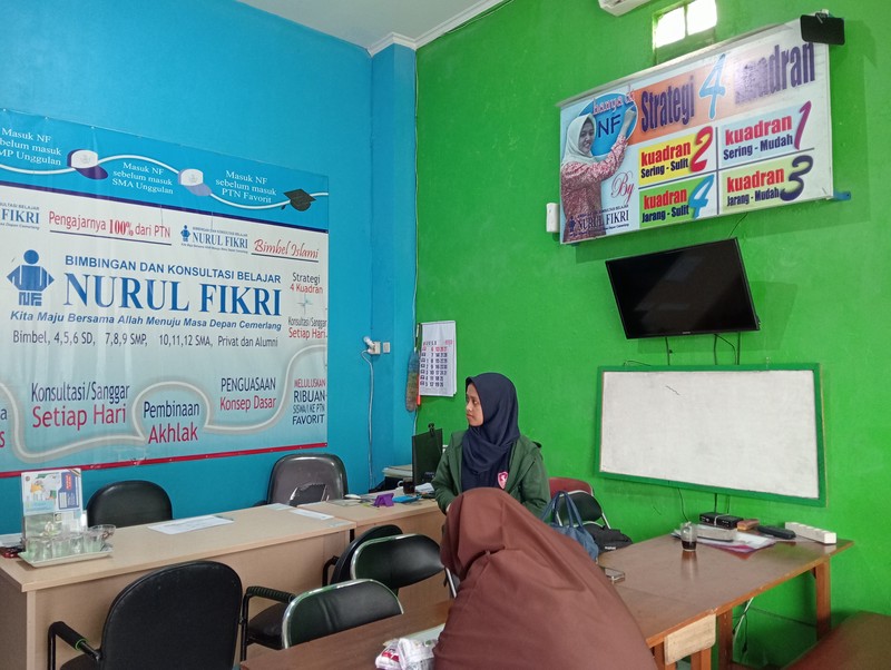 TURUN HARGA Pinggir Jalan Maharaja, Sawangan, 3 Lantai, Lokasi Ramai, Nego