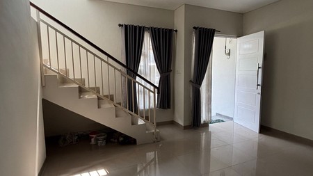 Hot Sale Rumah 2 Lantai Cantik dengan KT 2 KM 2 Sertifikar sudah SHM @Benda Baru, Pamulang