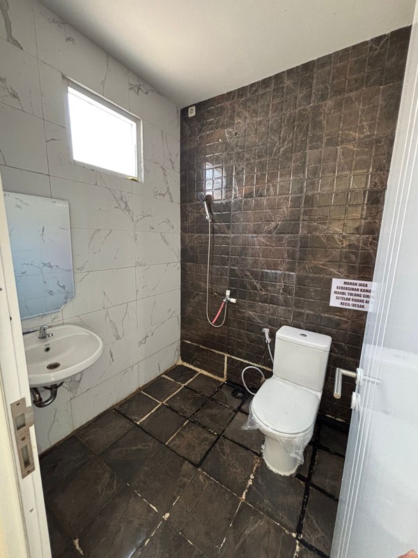 Hot Sale Rumah 2 Lantai Cantik dengan KT 2 KM 2 Sertifikar sudah SHM @Benda Baru, Pamulang