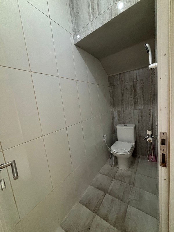 Hot Sale Rumah 2 Lantai Cantik dengan KT 2 KM 2 Sertifikar sudah SHM @Benda Baru, Pamulang