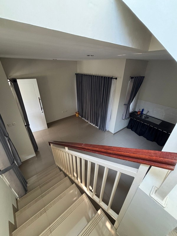 Hot Sale Rumah 2 Lantai Cantik dengan KT 2 KM 2 Sertifikar sudah SHM @Benda Baru, Pamulang