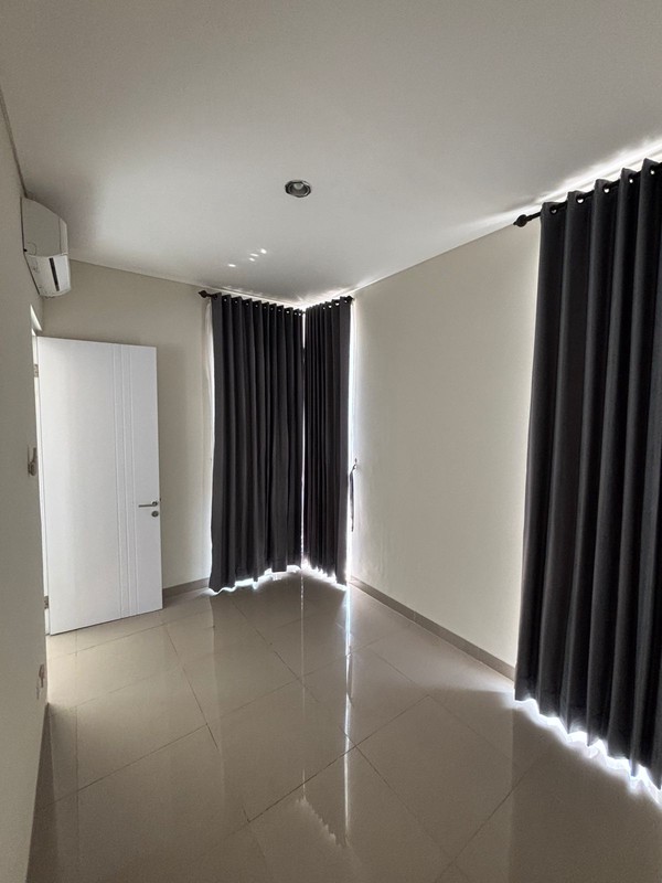 Hot Sale Rumah 2 Lantai Cantik dengan KT 2 KM 2 Sertifikar sudah SHM @Benda Baru, Pamulang