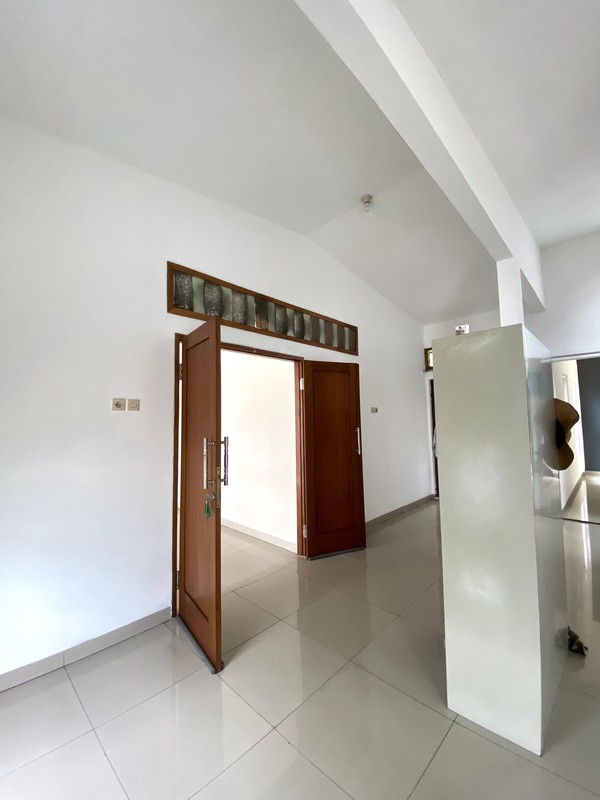[DIJUAL] Rumah 2 Lantai di Taman Meruya Ilir - Lokasi Strategis & Nyaman di Jakarta Barat