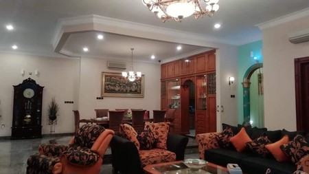 Rumah Mewah Luas 464 m2 LB 389 m2 di Jakarta Pusat dengan KT 7+1 KM 4+1 Surat SHM
