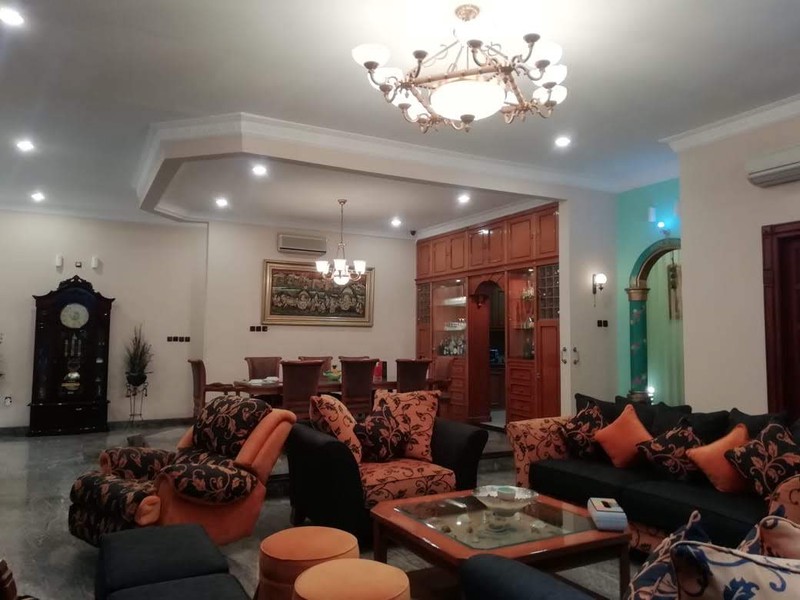 Rumah Mewah Luas 464 m2 LB 389 m2 di Jakarta Pusat dengan KT 7+1 KM 4+1 Surat SHM