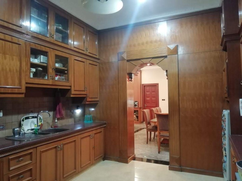 Rumah Mewah Luas 464 m2 LB 389 m2 di Jakarta Pusat dengan KT 7+1 KM 4+1 Surat SHM