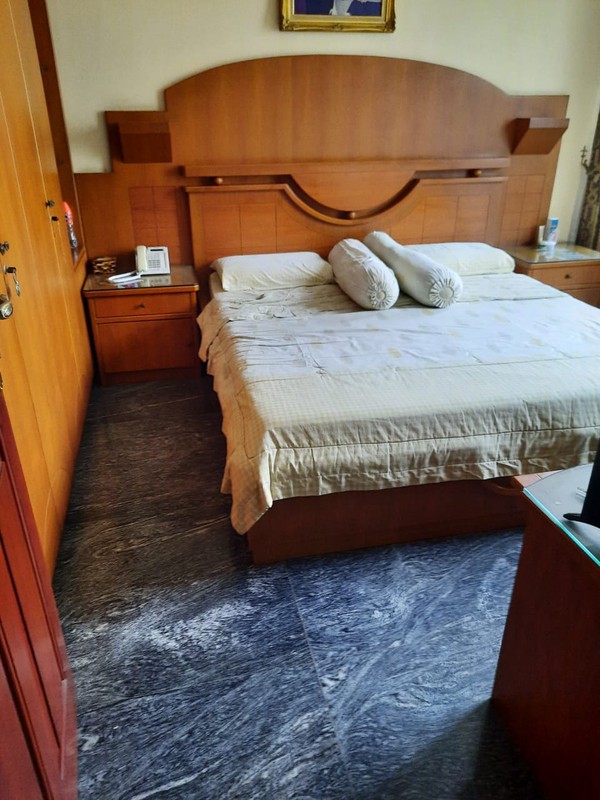 Rumah Mewah Luas 464 m2 LB 389 m2 di Jakarta Pusat dengan KT 7+1 KM 4+1 Surat SHM