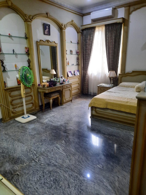 Rumah Mewah Luas 464 m2 LB 389 m2 di Jakarta Pusat dengan KT 7+1 KM 4+1 Surat SHM