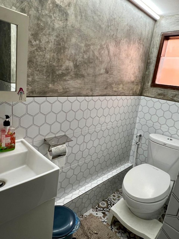 Rumah Cantik di Jakarta Selatan KT 2+1 KM 1+1, LT 200 m2 LB 240 Surat SHM.