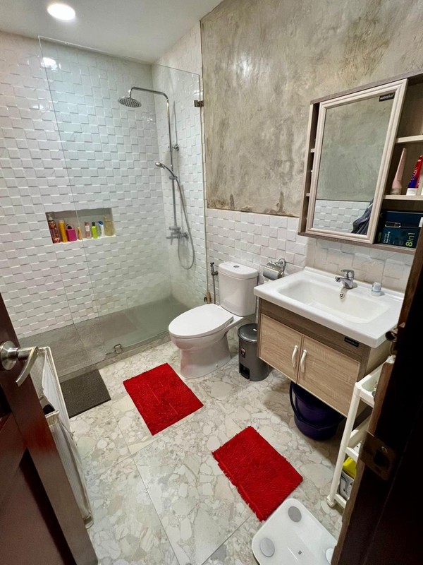 Rumah Cantik di Jakarta Selatan KT 2+1 KM 1+1, LT 200 m2 LB 240 Surat SHM.