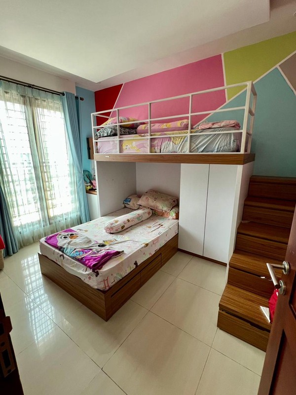 Rumah Cantik di Jakarta Selatan KT 2+1 KM 1+1, LT 200 m2 LB 240 Surat SHM.