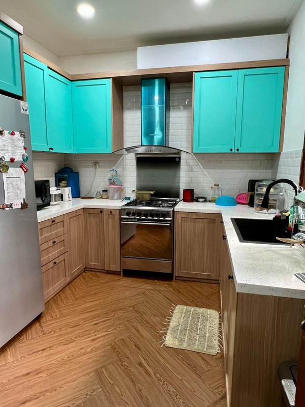 Rumah Cantik di Jakarta Selatan KT 2+1 KM 1+1, LT 200 m2 LB 240 Surat SHM.