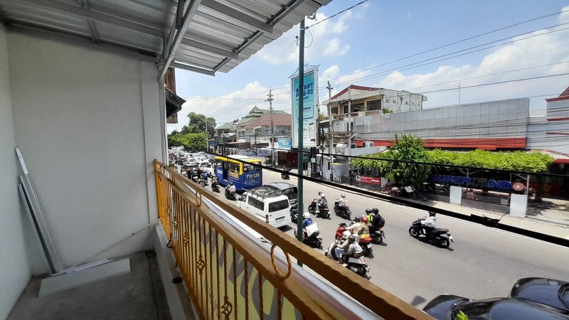 Disewakan Ruko 2 Lantai Lokasi Komersial di Jalan Sultan Agung Yogyakarta 