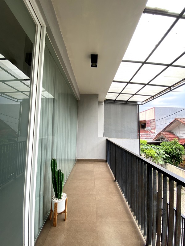 Dijual Rumah Mewah 3 Lantai di Meruya Ilir, Kembangan - Jakarta Barat