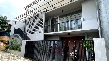 Dijual Rumah Mewah 3 Lantai di Meruya Ilir, Kembangan - Jakarta Barat