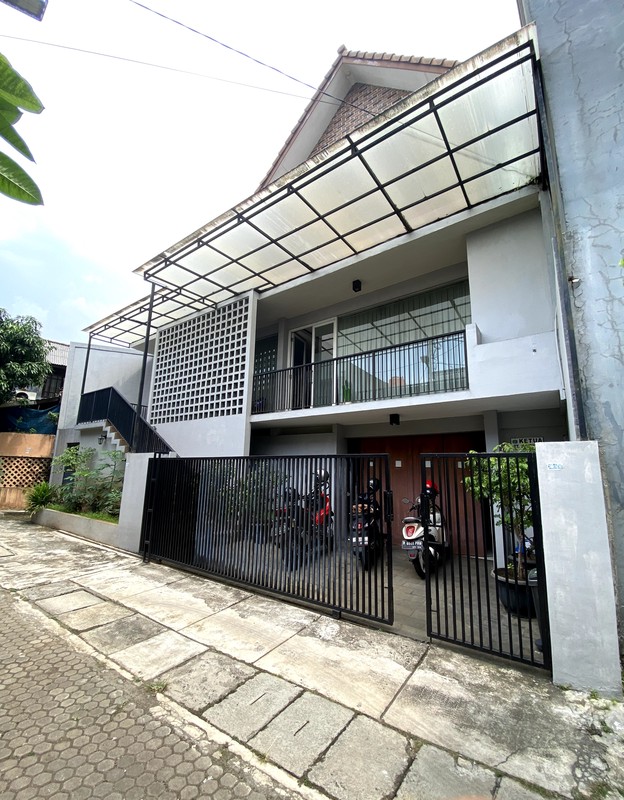 Dijual Rumah Mewah 3 Lantai di Meruya Ilir, Kembangan - Jakarta Barat