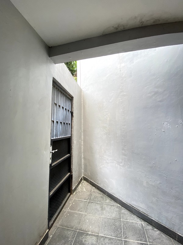 Dijual Rumah Mewah 3 Lantai di Meruya Ilir, Kembangan - Jakarta Barat