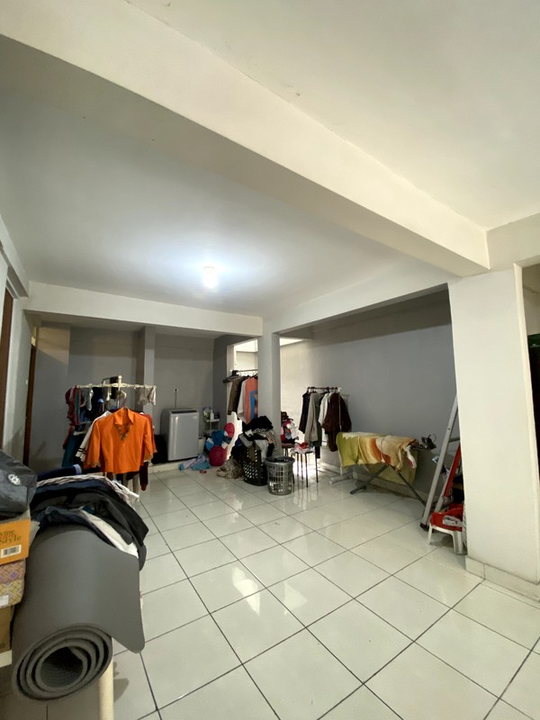 Dijual Rumah Mewah 3 Lantai di Meruya Ilir, Kembangan - Jakarta Barat