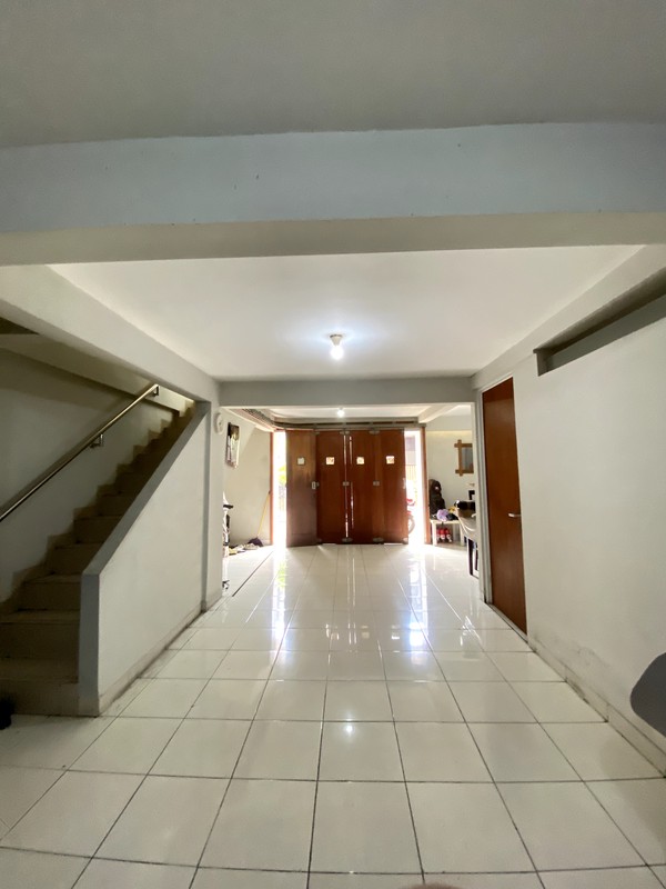 Dijual Rumah Mewah 3 Lantai di Meruya Ilir, Kembangan - Jakarta Barat
