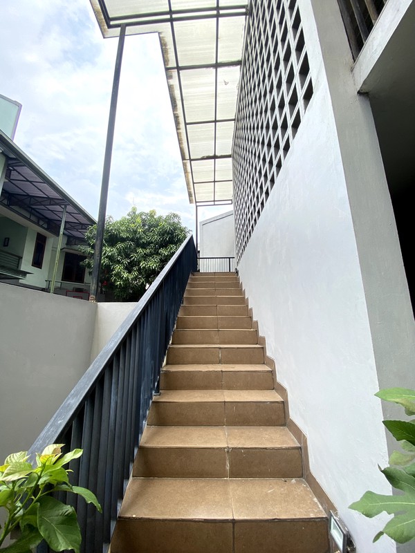 Dijual Rumah Mewah 3 Lantai di Meruya Ilir, Kembangan - Jakarta Barat