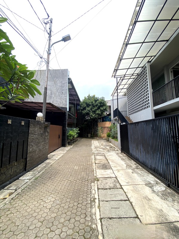 Dijual Rumah Mewah 3 Lantai di Meruya Ilir, Kembangan - Jakarta Barat