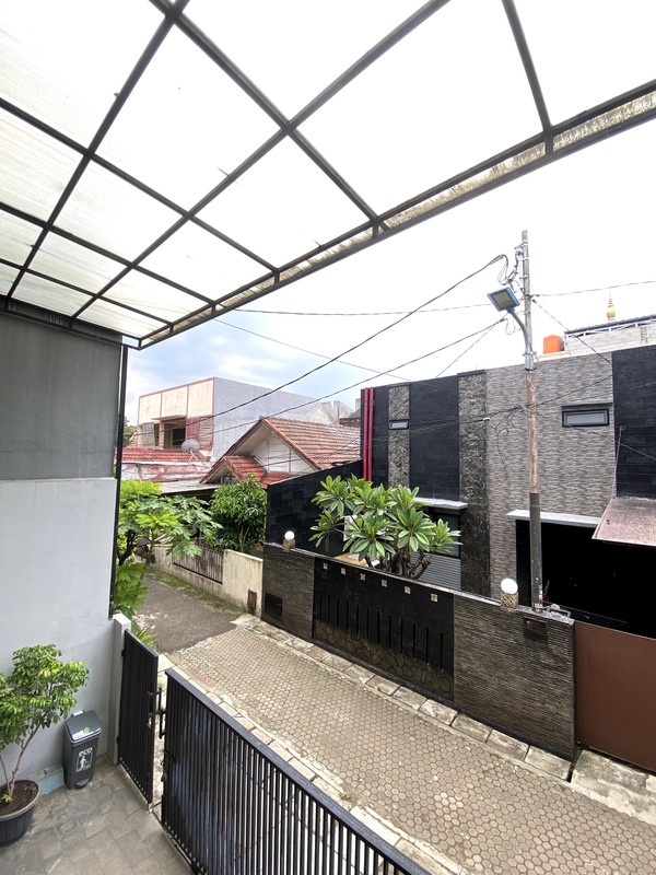 Dijual Rumah Mewah 3 Lantai di Meruya Ilir, Kembangan - Jakarta Barat
