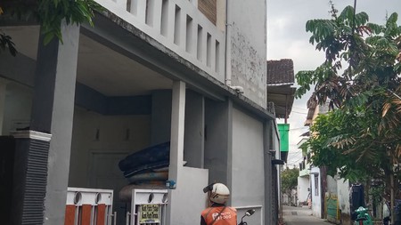 Kost Aktif 2 Lantai Lokasi Strategis Cocok Untuk Investasi di Tamanan Banguntapan Bantul