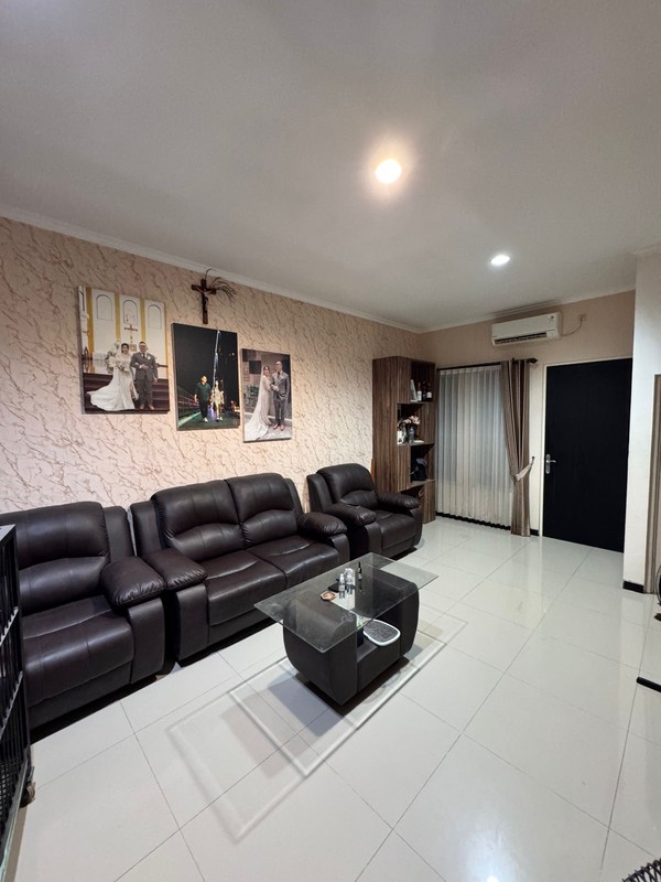 MURAH Dijual Rumah Lebak Arum Surabaya Timur - Semi Furnished Modern Dekat Raya Kenjeran , Pakuwon City