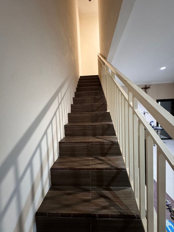 MURAH Dijual Rumah Lebak Arum Surabaya Timur - Semi Furnished Modern Dekat Raya Kenjeran , Pakuwon City