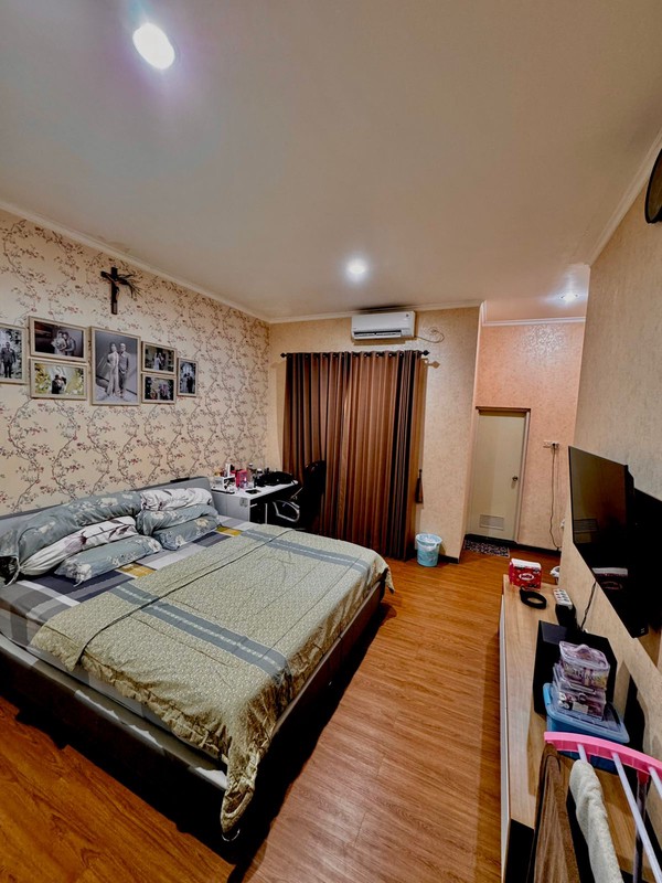 MURAH Dijual Rumah Lebak Arum Surabaya Timur - Semi Furnished Modern Dekat Raya Kenjeran , Pakuwon City