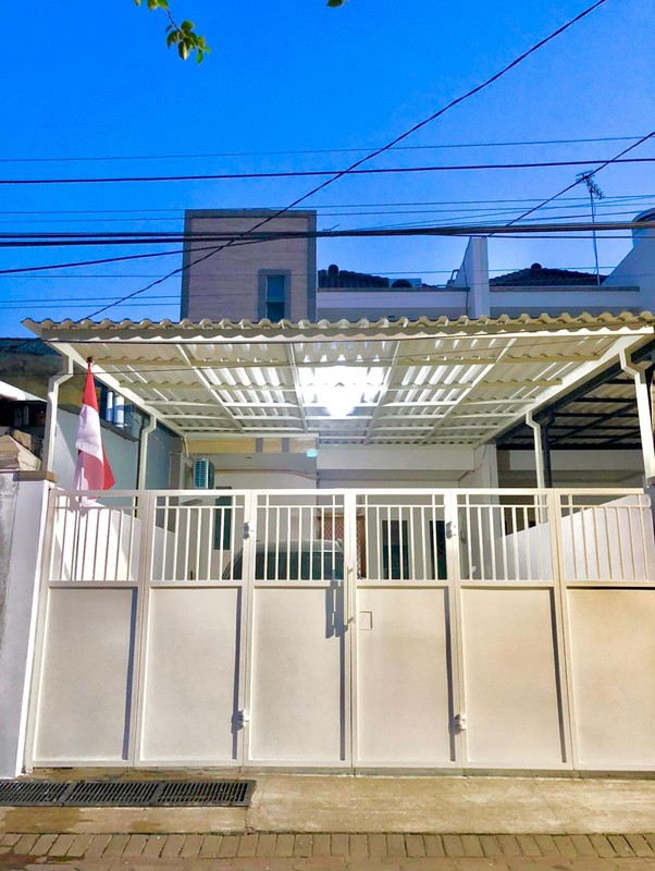 MURAH Dijual Rumah Lebak Arum Surabaya Timur - Semi Furnished Modern Dekat Raya Kenjeran , Pakuwon City