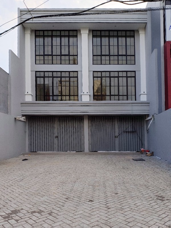 Prime Location Ruko with SHM Freehold Certificate in Surabaya