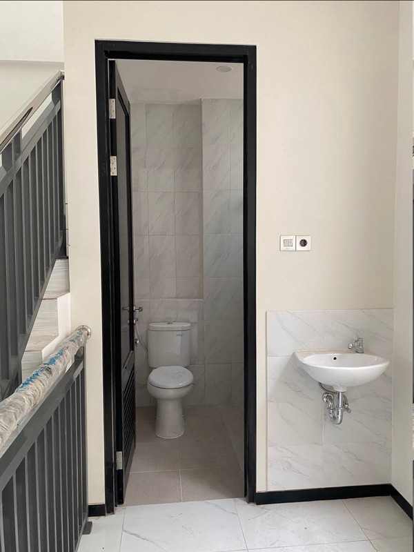 Prime Location Ruko with SHM Freehold Certificate in Surabaya