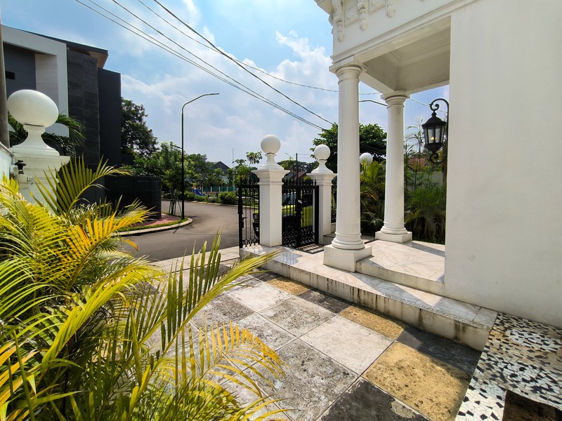 Rumah Modern 2 lantai brand new di Cluster Plumeria, Bintaro Jaya