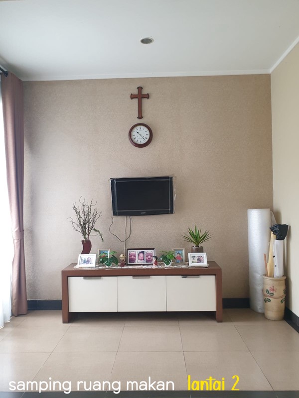 Rumah Semi Furnished,2 lantai di Bintaro Jaya 7.