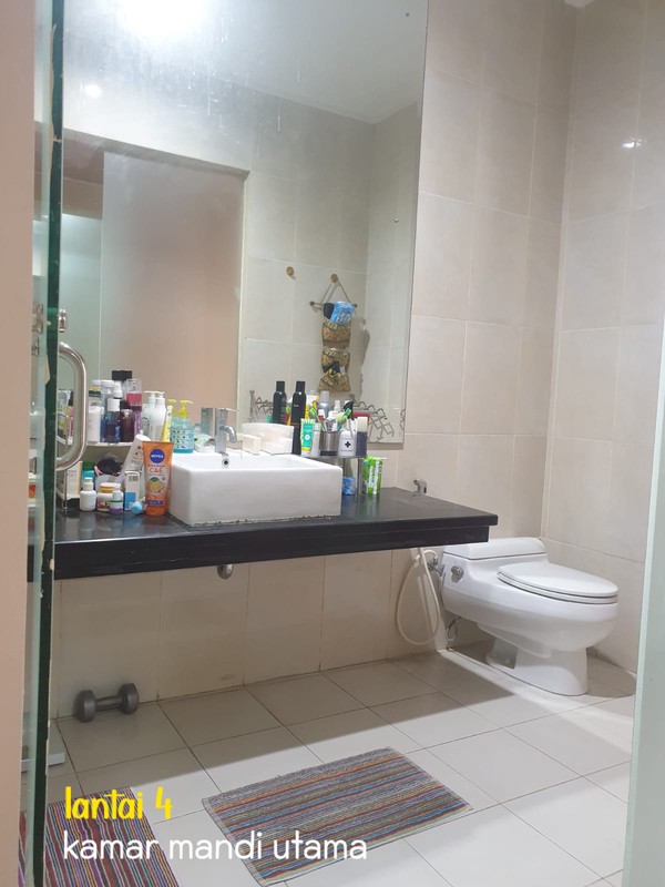 Rumah Semi Furnished,2 lantai di Bintaro Jaya 7.