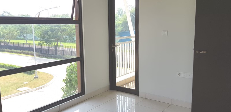 Rumah Eksklusif Disewakan di Summarecon Emerald Karawang, Cluster Elora