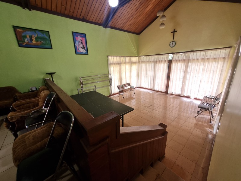 Dijual cepat villa di lokasi strategis di jl Jeprah dekat dengan jalan raya puncak - Cipanas