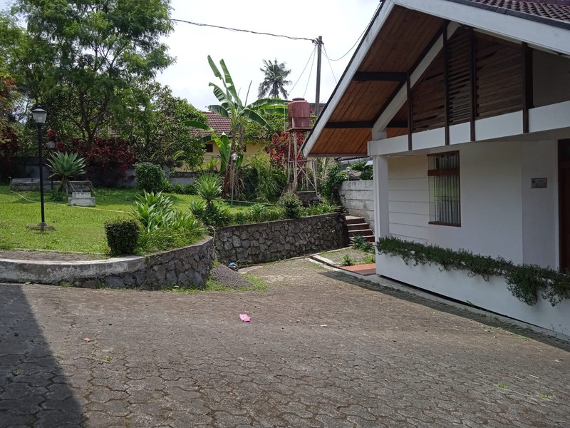 Dijual cepat villa di lokasi strategis di jl Jeprah dekat dengan jalan raya puncak - Cipanas
