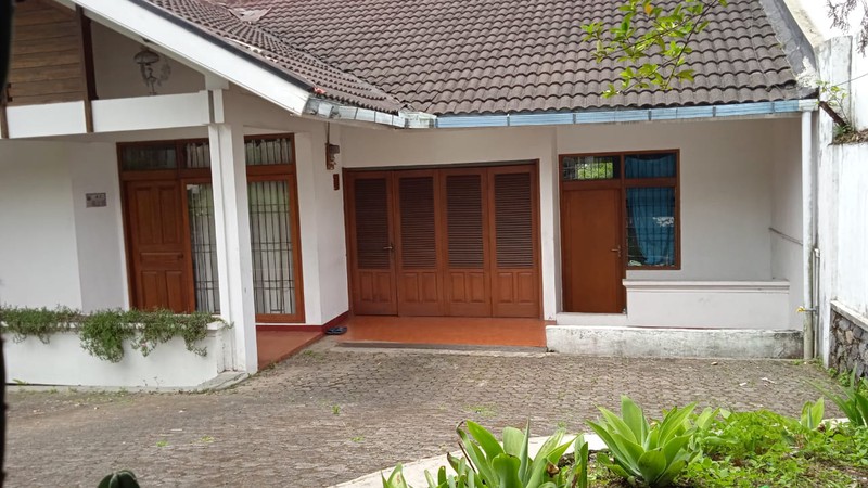 Dijual cepat villa di lokasi strategis di jl Jeprah dekat dengan jalan raya puncak - Cipanas