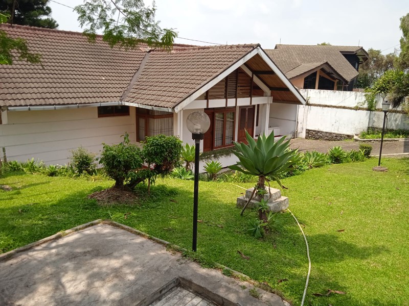 Dijual cepat villa di lokasi strategis di jl Jeprah dekat dengan jalan raya puncak - Cipanas