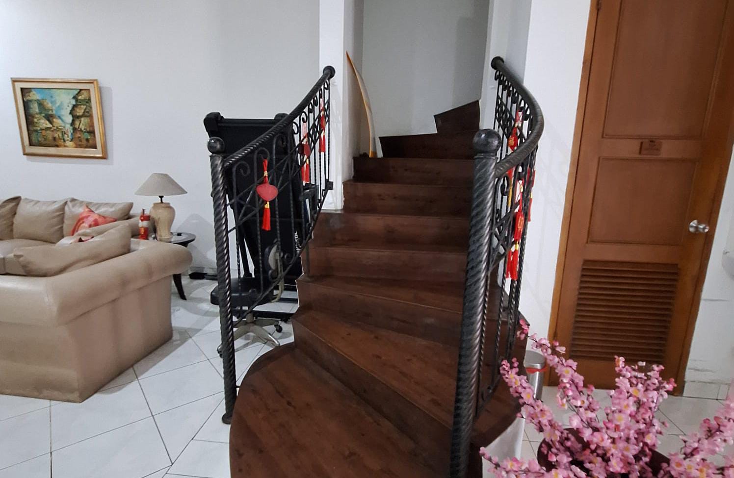 hunian bagus 3 tingkat di pusat kelapa gading semi furnished