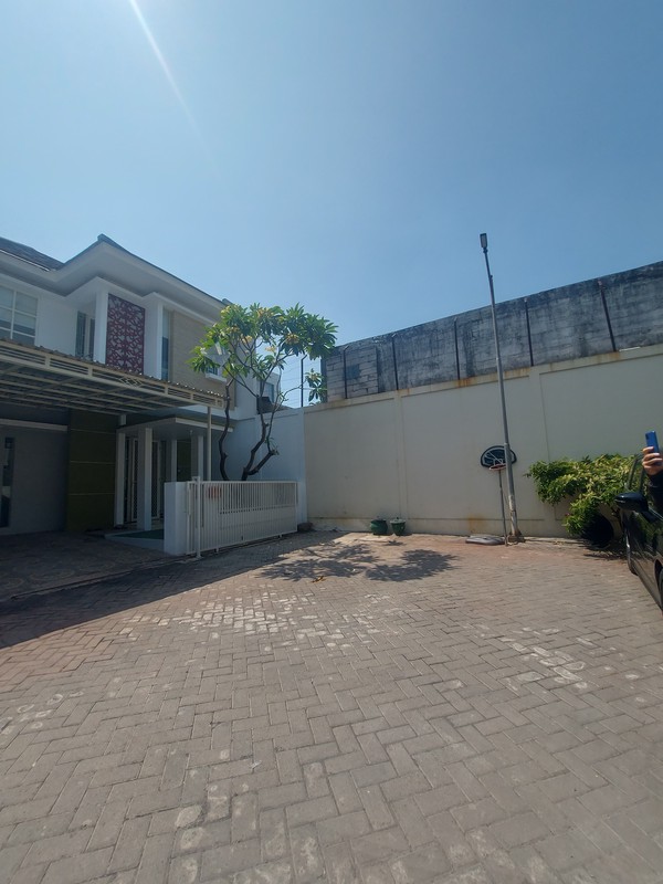 DiJual rumah dalam cluster ,mewah asri dan nyaman Surabaya Timur