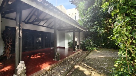 Rumah nyaman terawat private lokasi prime Kebayoran baru jakarta selatan