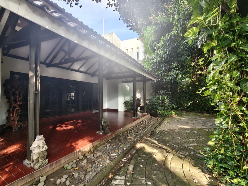 Rumah nyaman terawat private lokasi prime Kebayoran baru jakarta selatan