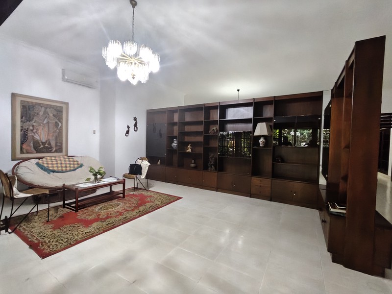 Rumah nyaman terawat private lokasi prime Kebayoran baru jakarta selatan