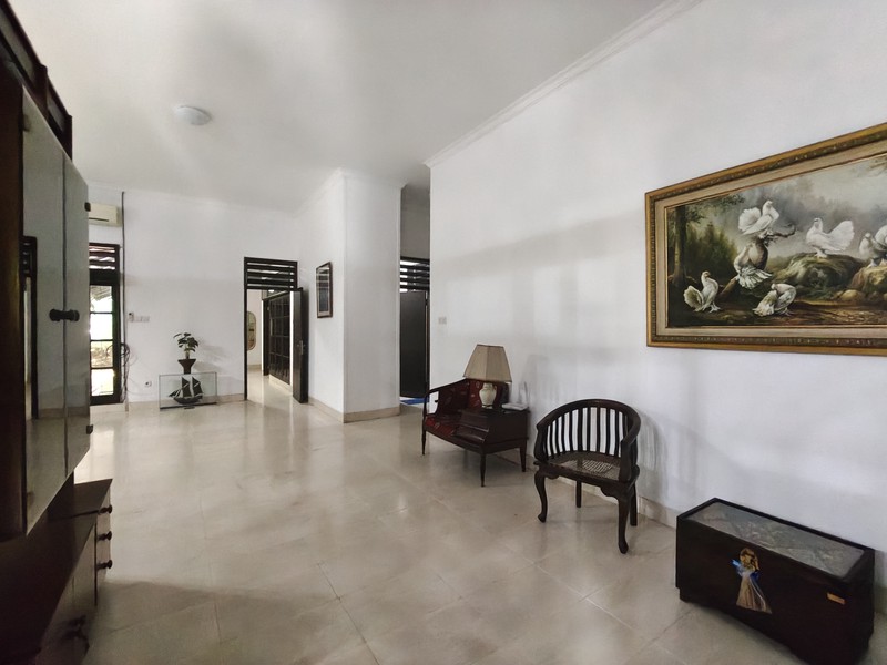 Rumah nyaman terawat private lokasi prime Kebayoran baru jakarta selatan