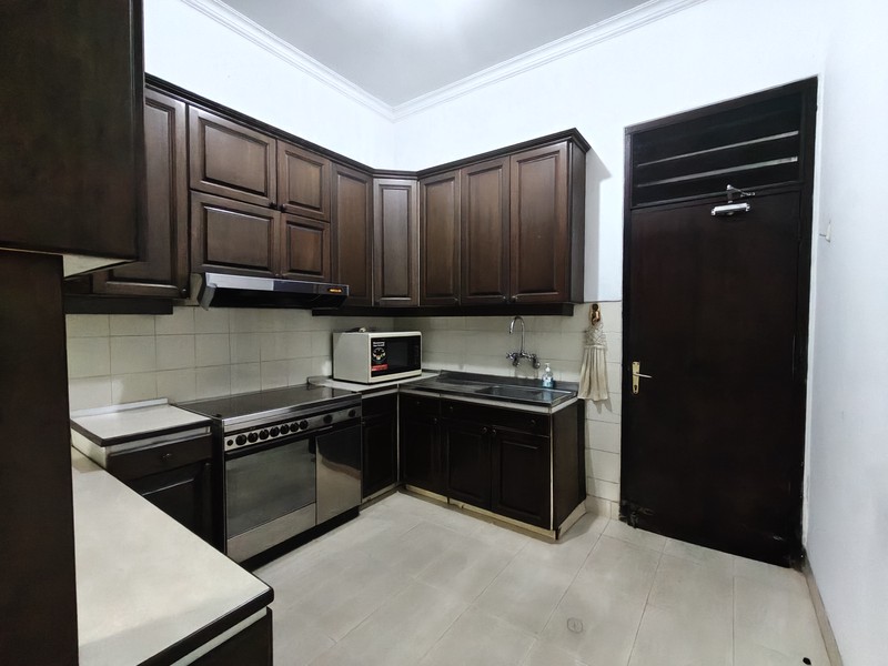 Rumah nyaman terawat private lokasi prime Kebayoran baru jakarta selatan