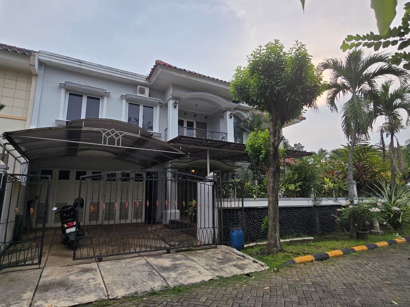 Rumah Hoek Puspita Loka BSD City, dekat AL-AZHAR