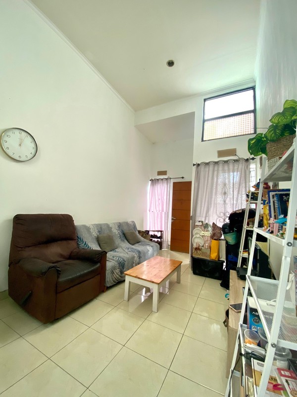 Rumah siap huni Lokasi strategis di Graha Raya 